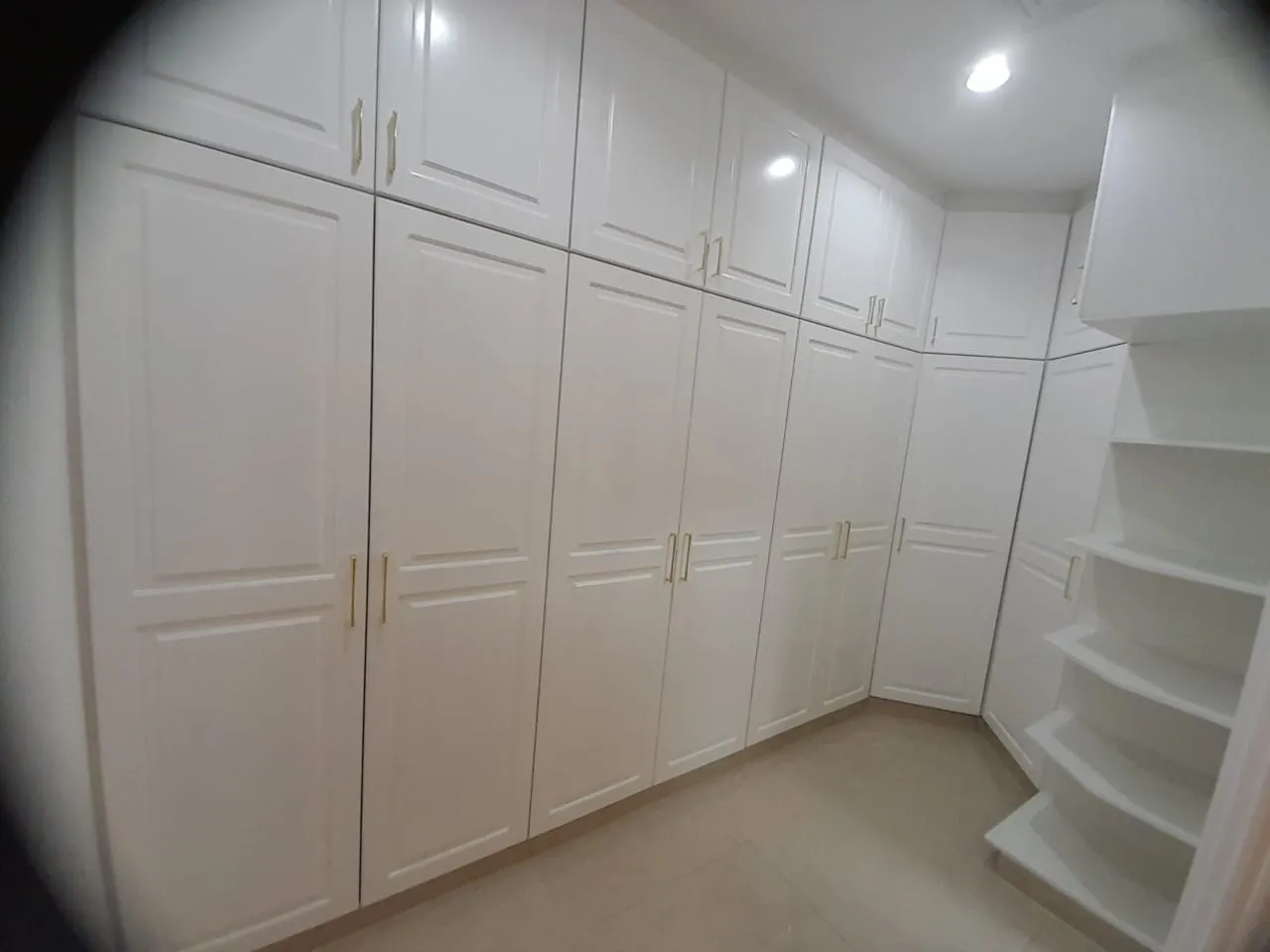 Interior Image 11