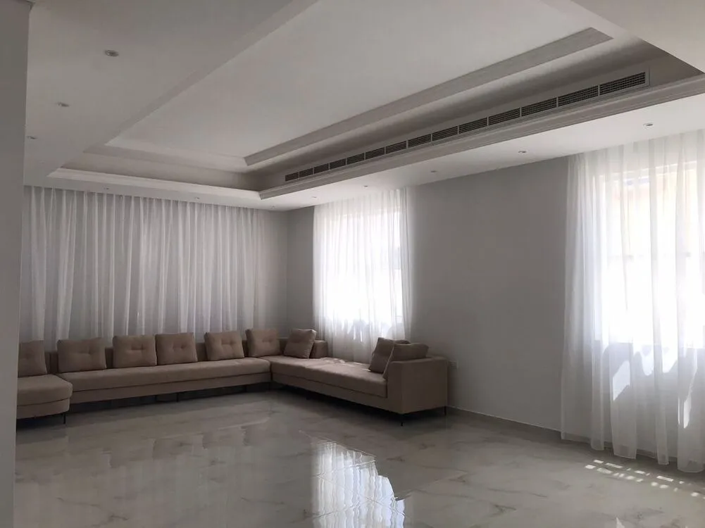 Interior Image 9